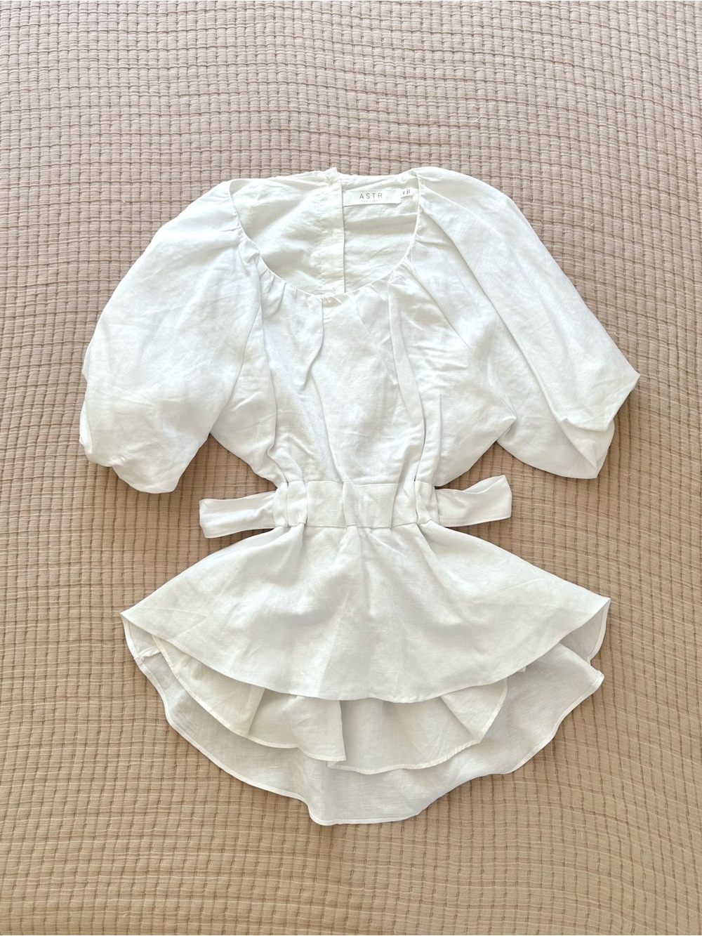 ASTR The Label Vendetti Open Back Linen Blend Top NWOT